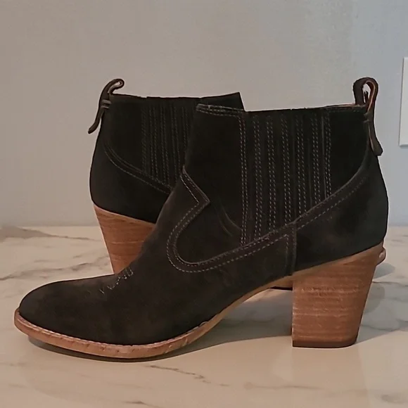 Dolce Vita Jones Dark Gray Suede Leather Chelsea Western Ankle Booties Wmn 9.5 - Picture 4 of 16